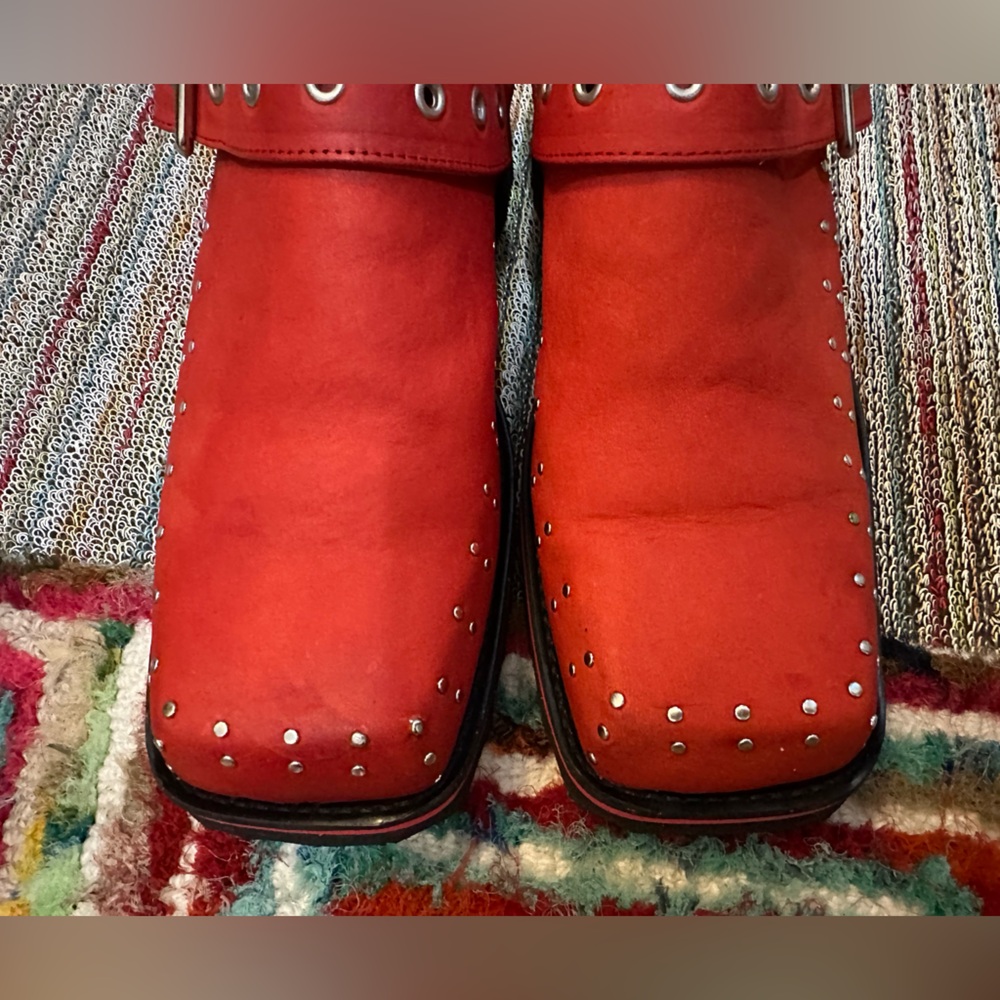Fluevog NEARLY NEW Carlton MK1 Foyt slip-on red studded shoe M7/W9 (fits 8/10) - Picture 11 of 16